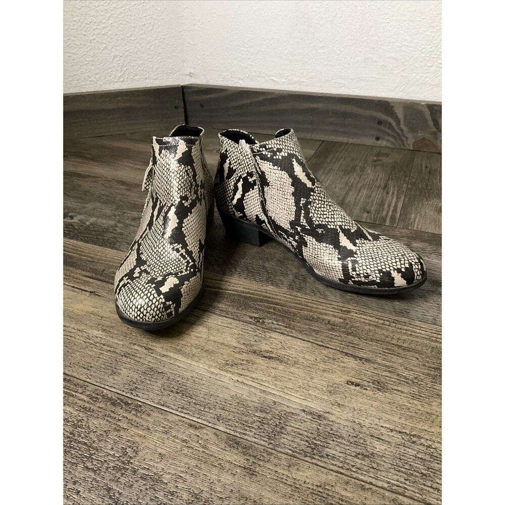 Arizona Jean Co Shoes Womens Size 11 Snake Print Ankle Boots Memory Foam Zip